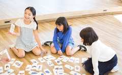 小学生の英語、学校任せで大丈夫？親のサポートは必要なのか