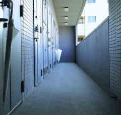 マンションの共有スペースに傘を置くのは非常識なの!?