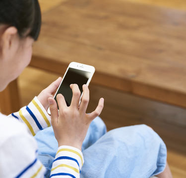 スマホ所持率は小6で2割超え!?も「早すぎた」と後悔する親続出