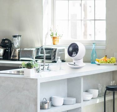 梅雨時の衣類乾燥や換気に！静かで強力な送風を実現したコンパクトなサーキュレーター