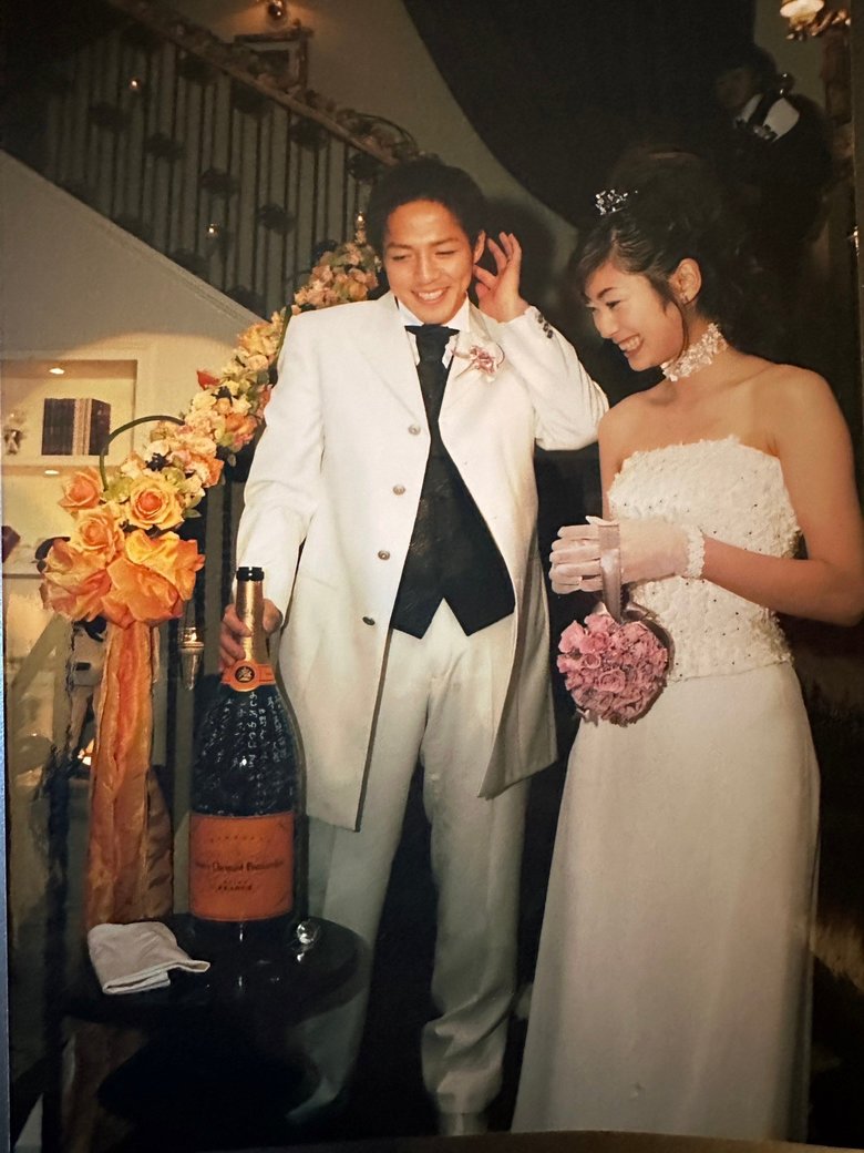 小野伸二さんとの結婚式の様子