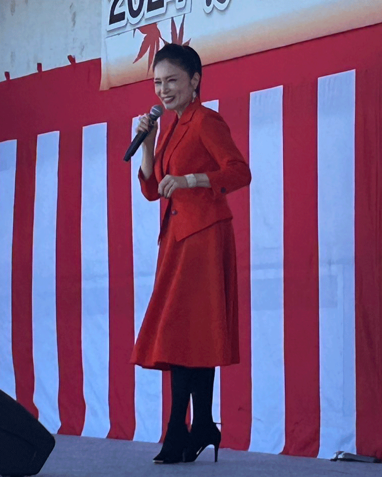 「いつも楽しく」をモットーにパワフルな歌声を届ける