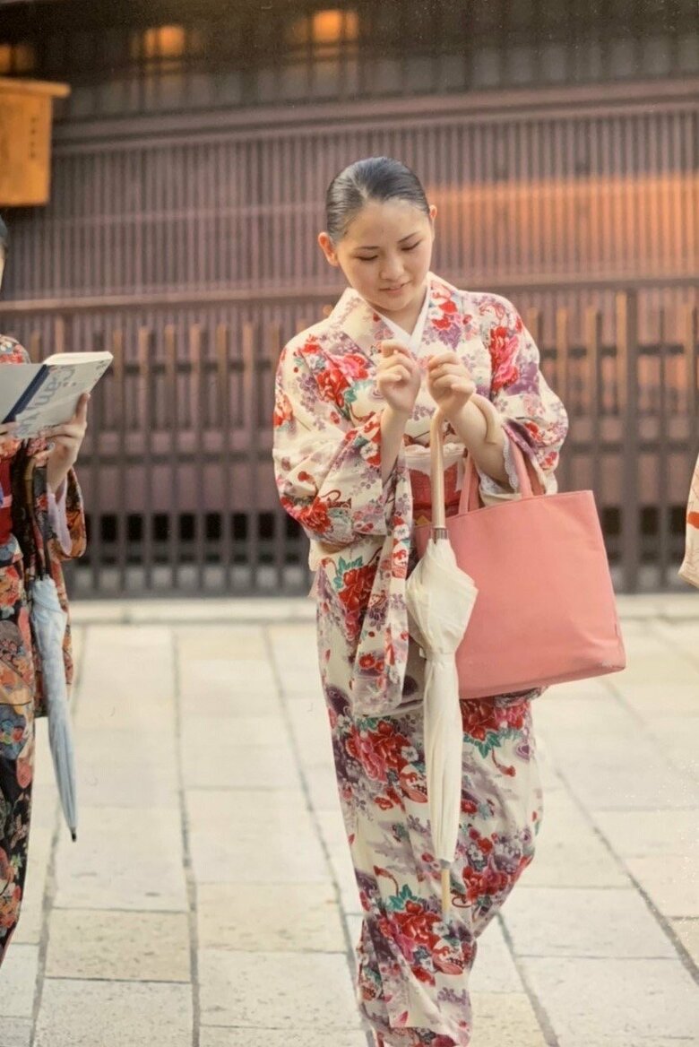 舞妓の仕込み（修行）時代の初々しいMOEさん