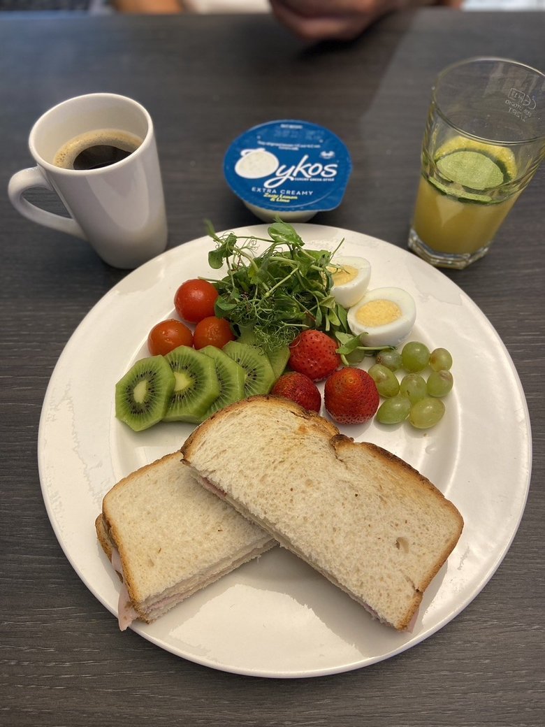 遠征先で愛さんが作った朝ごはん　慣れない土地でも彩り豊かな食事を用意