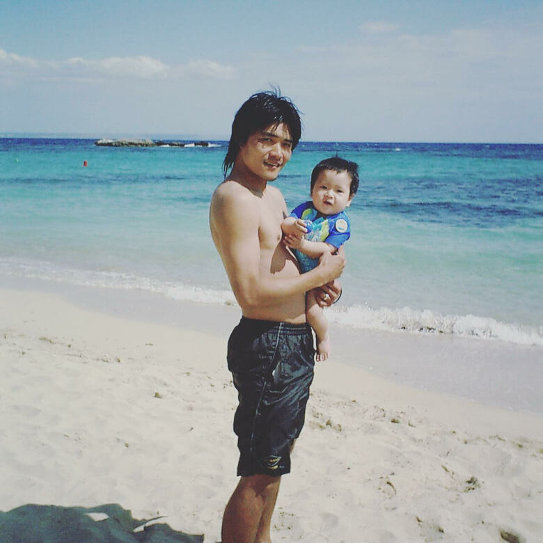 19年前、スペインのチームに所属していたころの大久保嘉人さんと長男