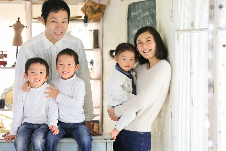 代表の関原さんご家族　起業にあたって保育士の奥さんからも意見を聞いた