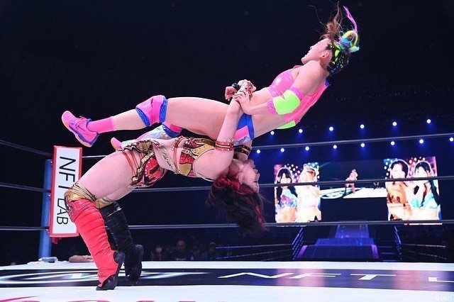 2023年フワちゃんと初対戦したとき、バックドロップがきまる！（C）STARDOM