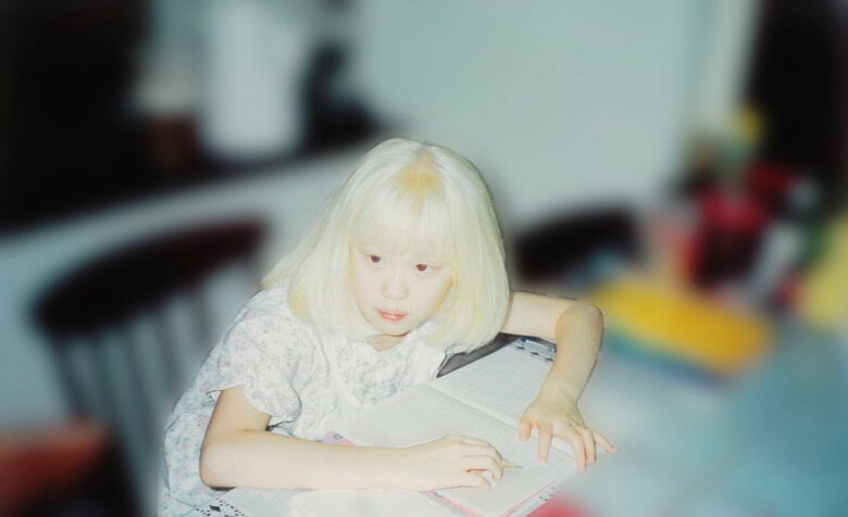 みんなとはなんとなく距離を感じていた小学生のころ