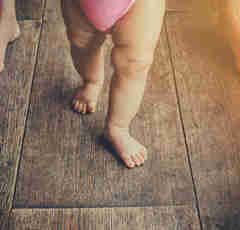 足音・夜泣きで最悪の場合は引っ越しも…？ママが格闘する子育て中の防音対策