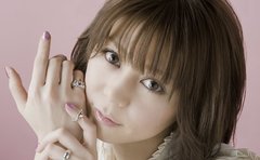 『ウゴウゴ・ルーガ』で活躍した小出由華が語る、壮絶ないじめの記憶。校外で見せた「いじめっ子の二面性」に感じた、人間の本質