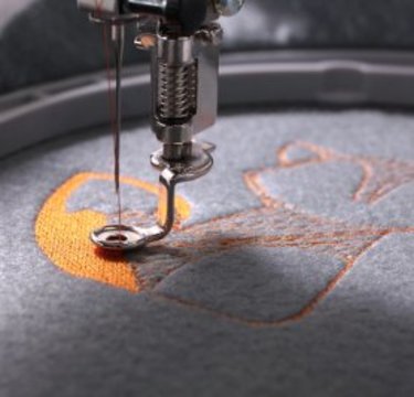 手芸が苦手なママの救世主になるか!?“スマホ連動型”の自動運転ミシン登場