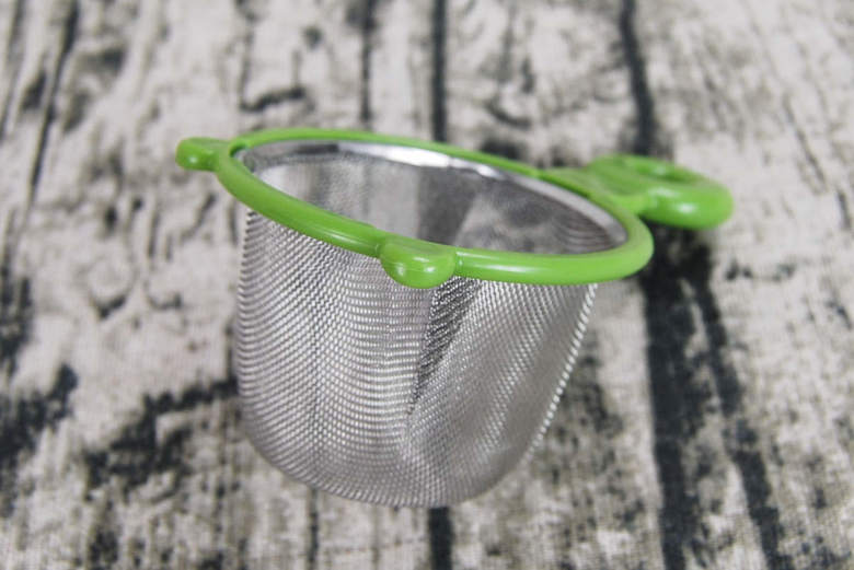 セリアのおすすめキッチン用品「置くだけハンディ茶こし」の商品画像2