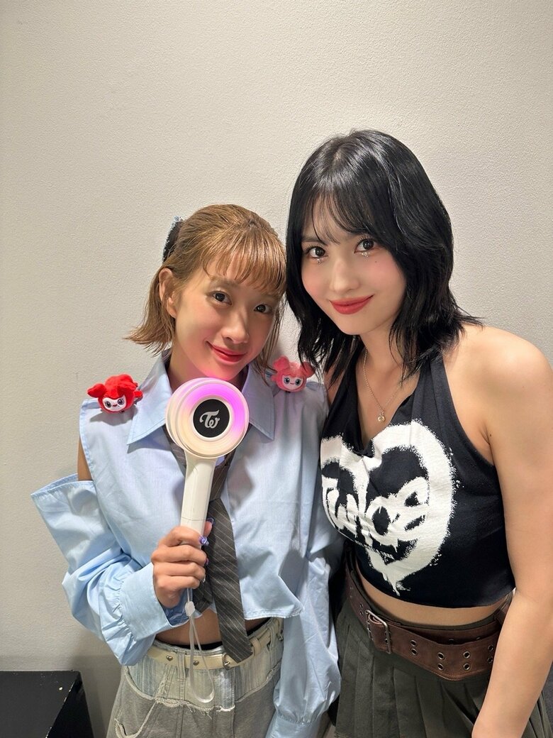 コンサートは家族で観に行くというhanaさん（写真左）と妹のMOMOさん