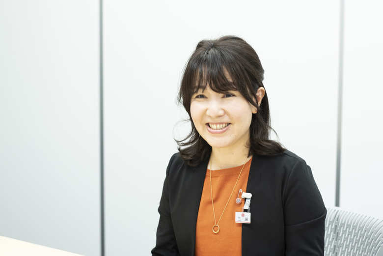 人事部ダイバーシティ推進室の室長を務める三田理恵さん。