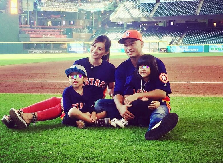 夫の青木宣親選手がヒューストン・アストロズに所属していたころの家族写真