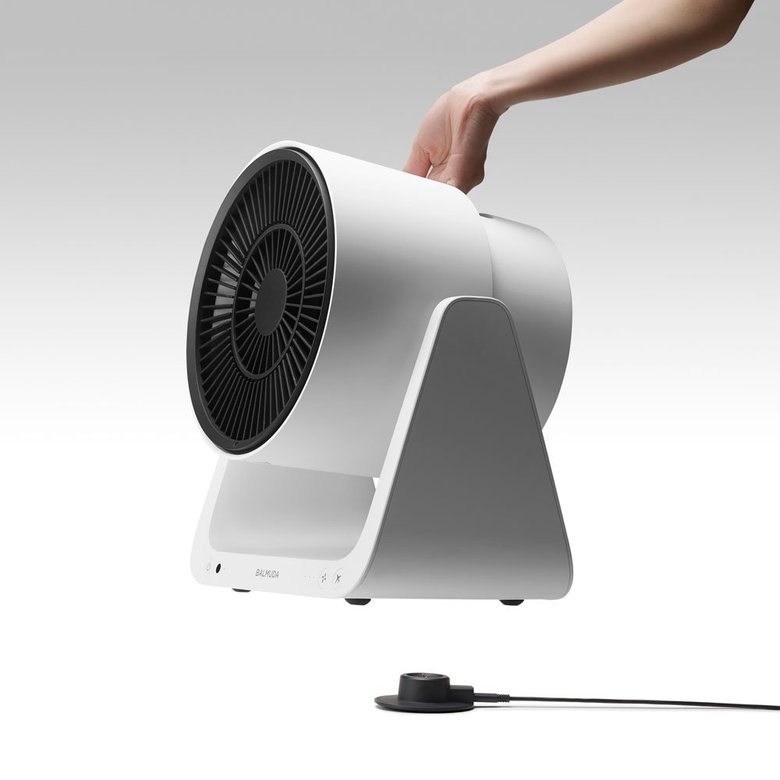 ▲「BatteryDock」(9800円・税別)は、風量1で22時間、風量2で9.5時間、風量3で3.5時間、