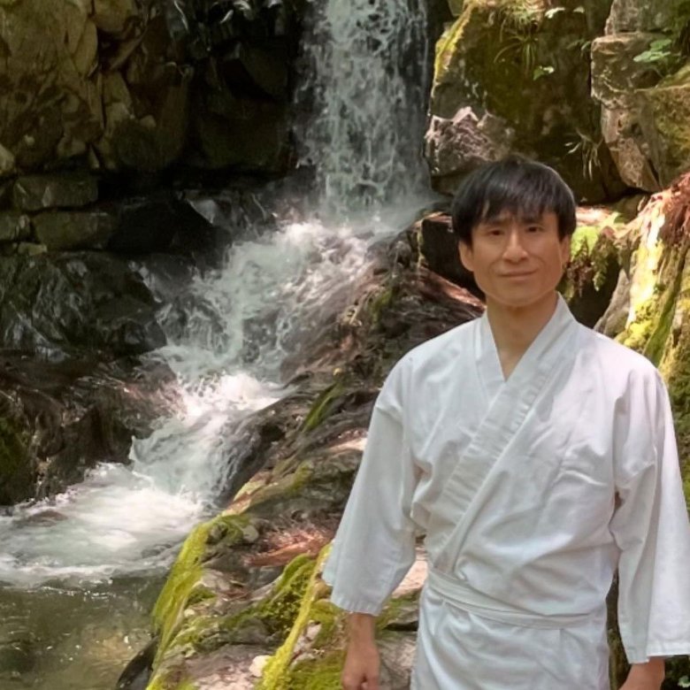 滝行をしているところ