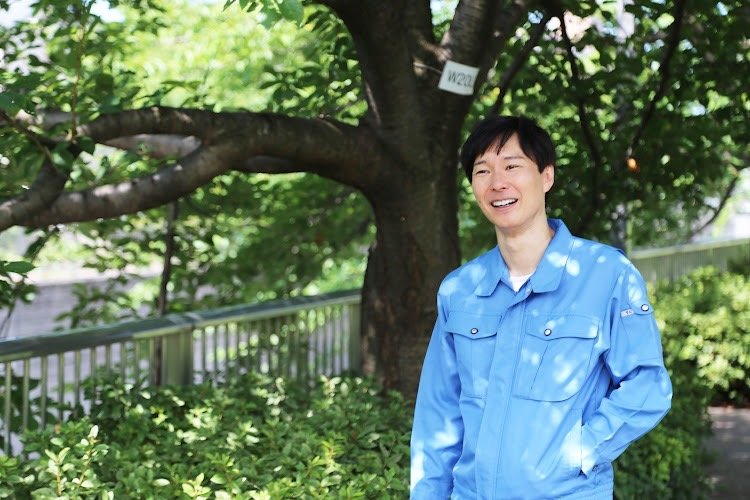 ゴミ清掃員として働く芸人・マシンガンズの滝沢秀一さん