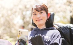 「筋肉の衰えで首から下が動かせない難病を抱える私」献身する夫への苦しさと申し訳なさを乗り越えて今