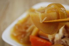 えっ、イベリコ豚入り!? ローソン「肉じゃが」を思わず二度見してしまった