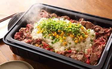 ホットプレートで！ビーフペッパーライスのレシピ「ご飯が美味しいのよ」