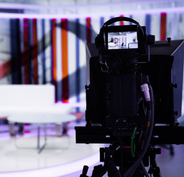 元“おはガール”の活躍っぷりがスゴイ！ ナチュラルメイクのベッキーさんが話題に