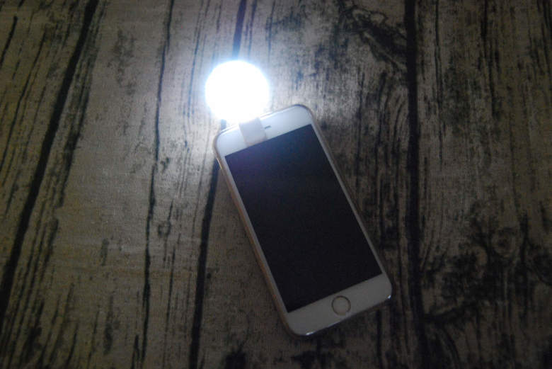 ダイソーのおすすめ商品「クリップ式自撮りライト」の商品画像2