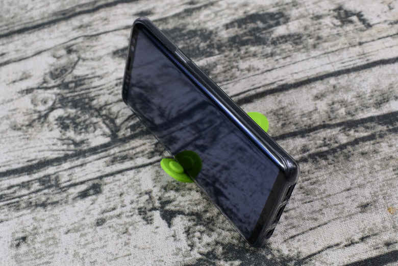 セリアの人気雑貨「シリコン携帯クリップ」の実物画像