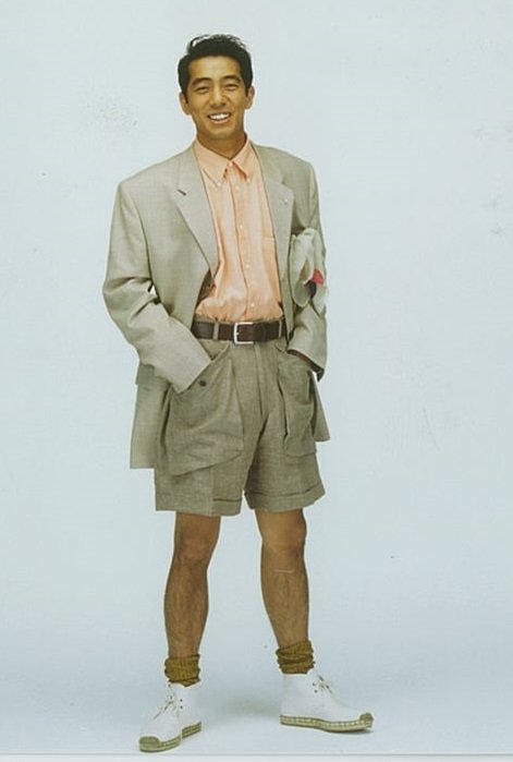 29歳のとき。スーツに短パン姿がバブル世代の流行りだった