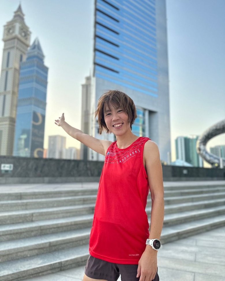 マカオタワーのレースで優勝！トロフィーを手ににっこり笑顔の立石さん