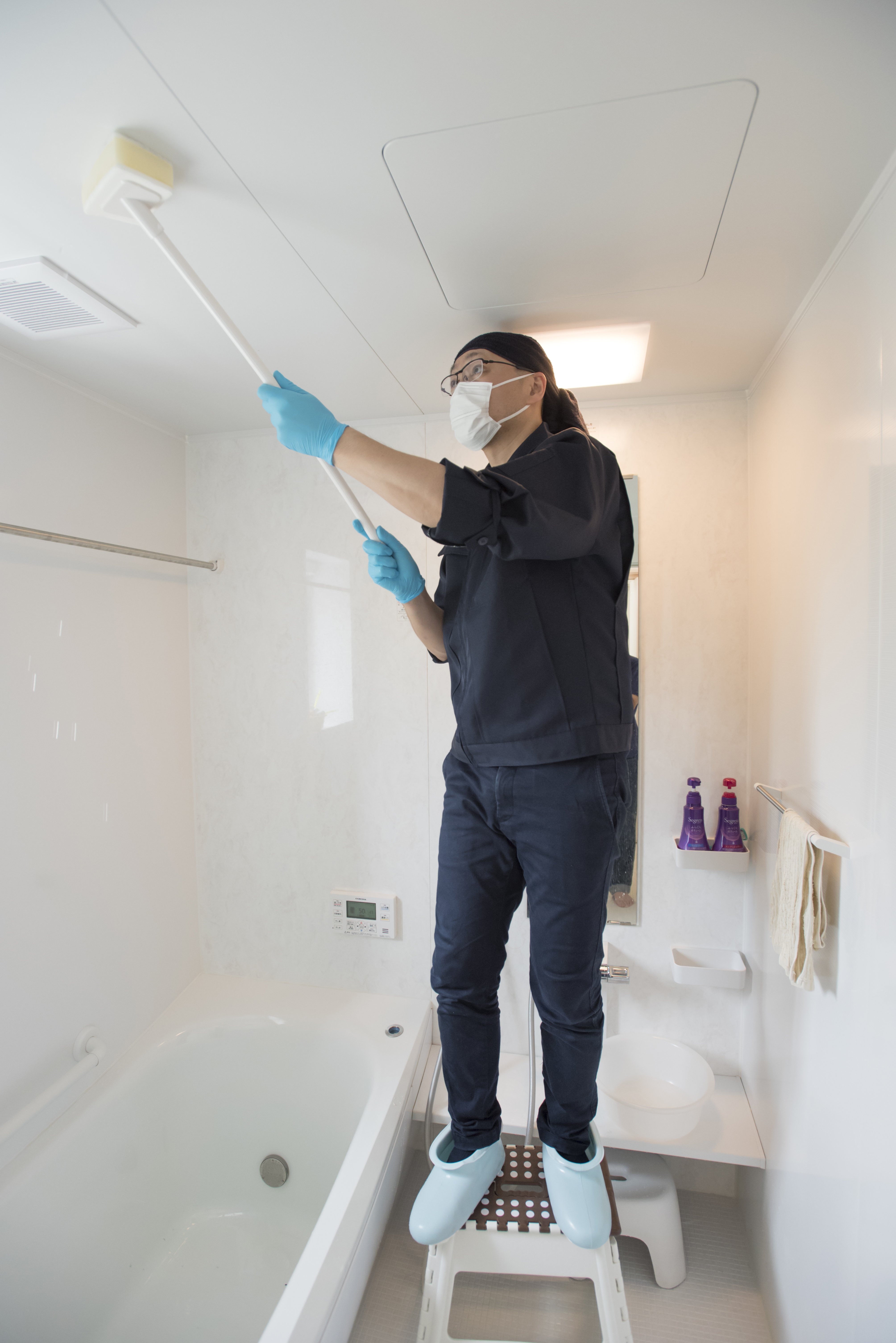 茂木流掃除なら漂白剤の洗い流しが不要 浴室の天井カビ取り掃除 Chanto Web