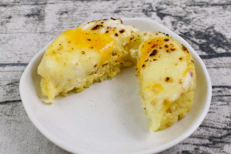 ファミマのおすすめおにぎり３「３種のたっぷりチーズおむすび」の画像３