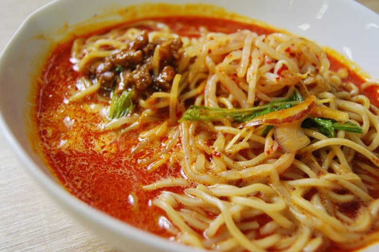 セブンイレブンのおすすめラーメン「鬼旨辛担々麺」の成分画像