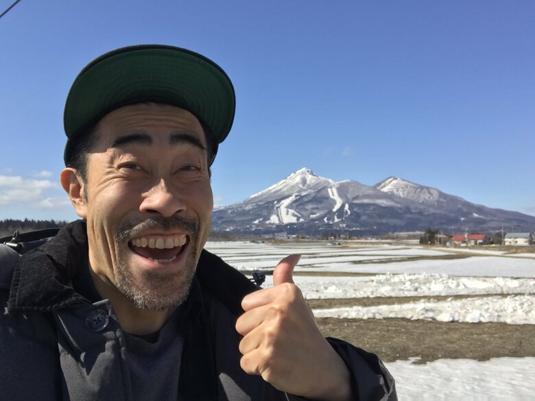 福島県の磐梯山をバックに