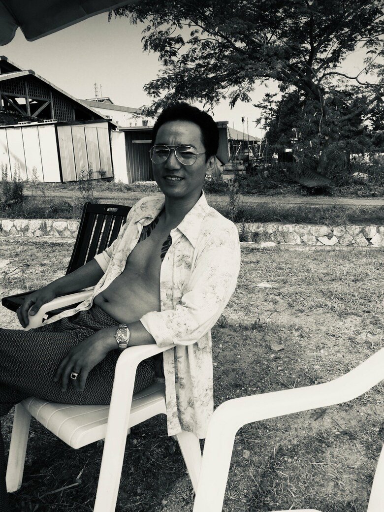 くつろいだ表情のオフカット