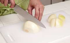 キンプリ・岸優太さんも仰天！玉ねぎカットで涙が出ない超意外な方法