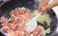 超人気声優・鳥海浩輔さんが簡単カレーに使う隠し味「それは使ったことないかも!!」