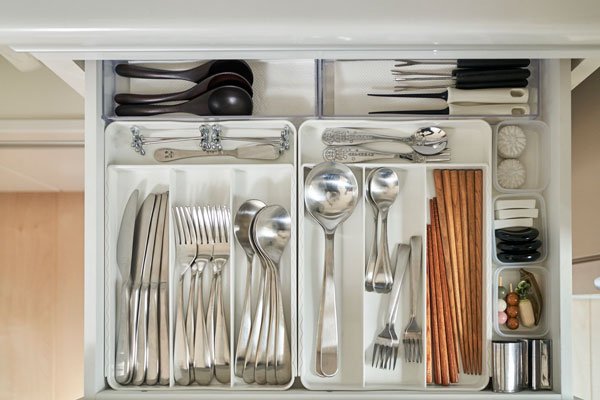 ▲ブラン 縦伸縮整理トレー 740円（税抜）