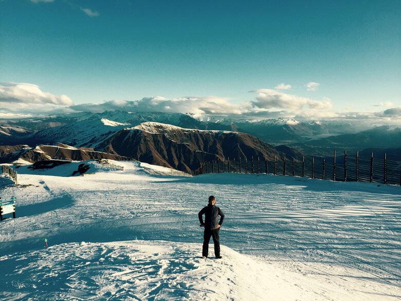 撮影で行ったニュージーランドのスキー場での1枚。雪景色が壮大！