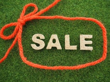 チラシ商品が安い店vs通常定価が安い店……食費を節約するためのスーパー見極め術！