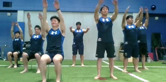 ラジオ体操するラグビー部（2020年度撮影）