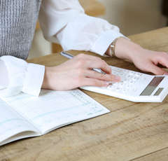 この状況で消費税アップなんて…10カ月連続で低下する「消費者態度指数」に悲鳴