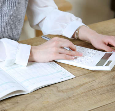 この状況で消費税アップなんて…10カ月連続で低下する「消費者態度指数」に悲鳴