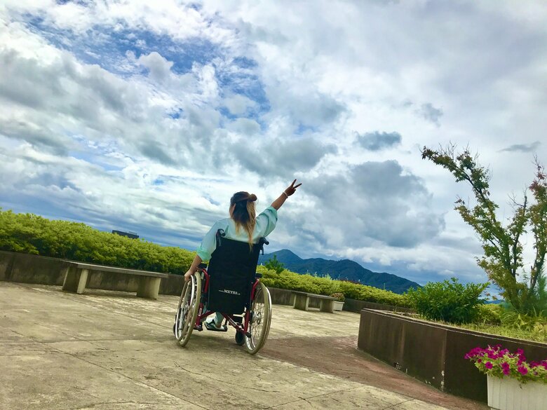 入院初期。空に向かってピースサイン