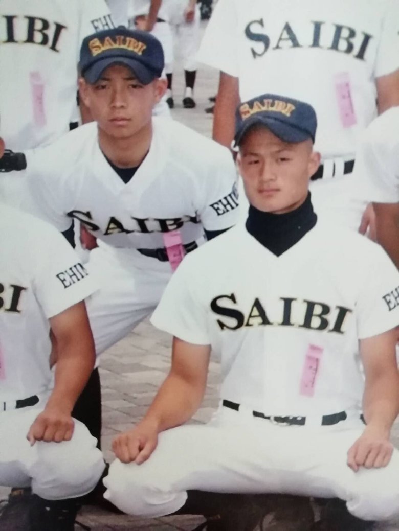 愛媛県・済美高校野球部時代の前田さん（左）と高岸さん（右）