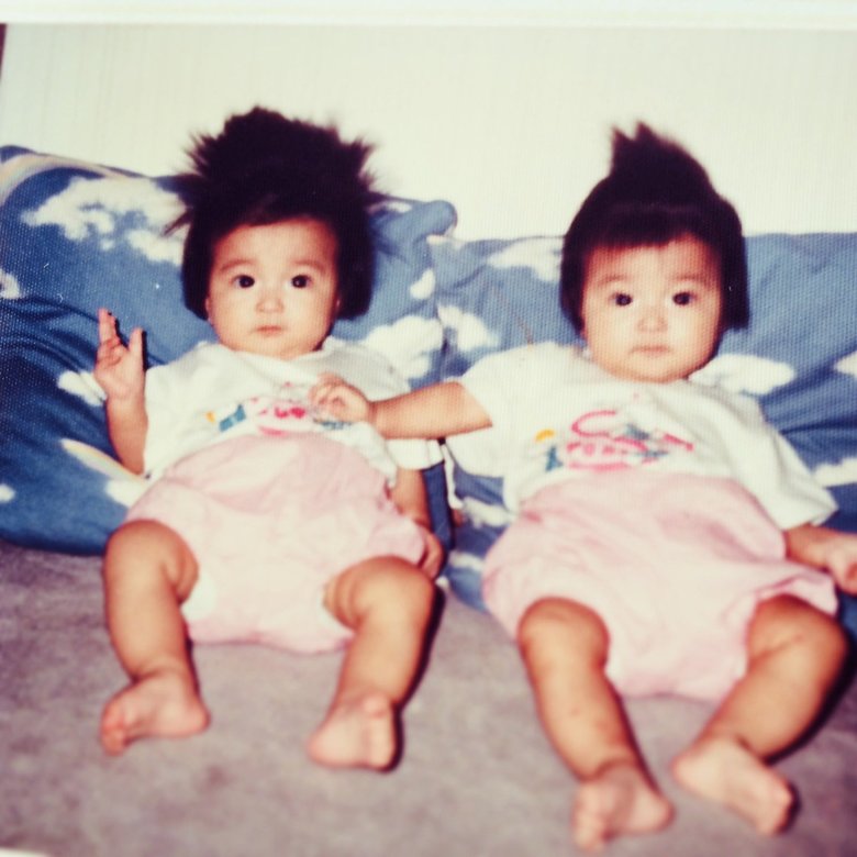 左・茉奈さん、右・佳奈さん