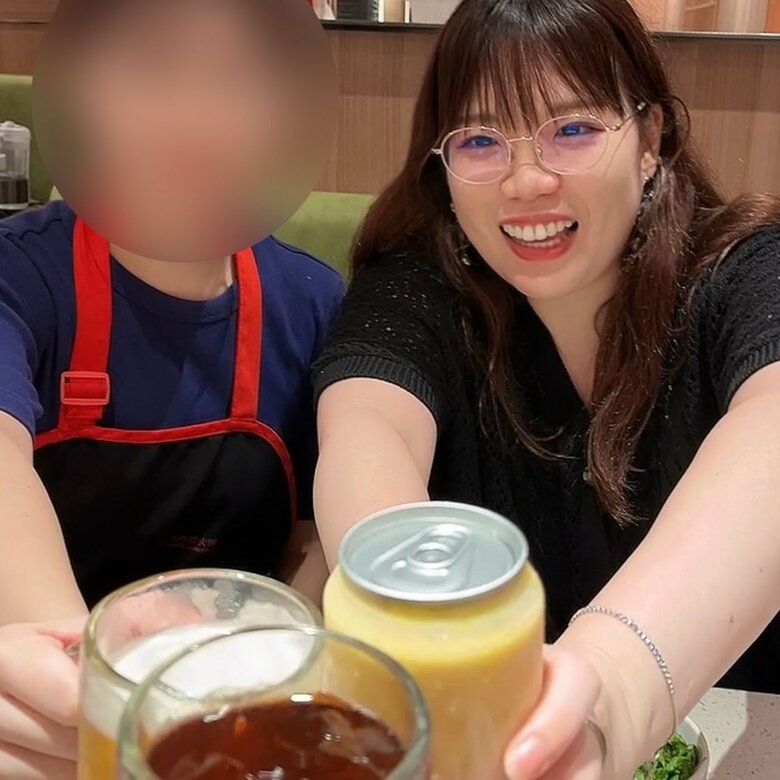 34歳のころ、友達と火鍋を楽しむ琴奈さん