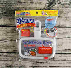 ダイソー「水切りゴミ袋キーパー」三角コーナーに別れを告げる画期的な使用感!?