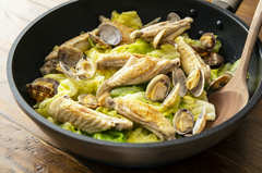 手羽中とあさりのワイン蒸しレシピ「１滴残らず飲み干したいスープ」