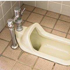 和式トイレが使えない子が急増中…第二の〝トイトレ〟に挑んだママの体験談